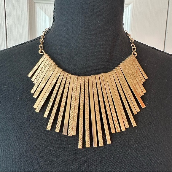 Jewelry - COSTUME JEWELRY ~ Gold tone asymmetrical choker necklace 14-inches